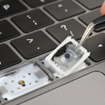 Заміна клавіші MacBook Pro Touch Bar