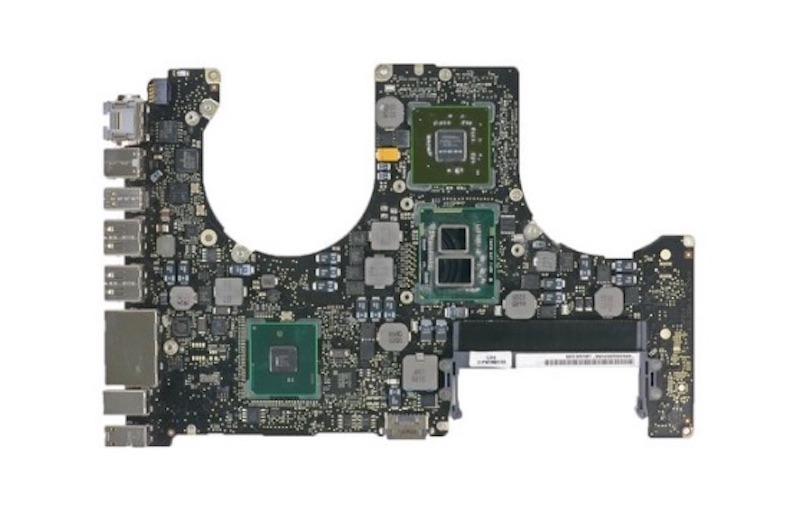 MacBook Pro 15” (2010) вимикається