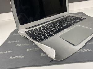 Деформований корпус MacBook